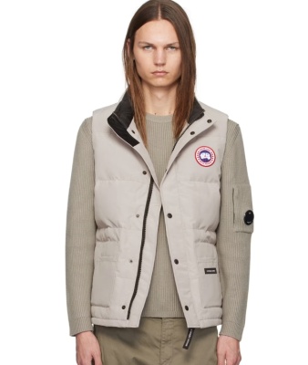 Canada Goose  卡其色 Freestyle 马甲<br />       7.5折 $487.5（约3484元）