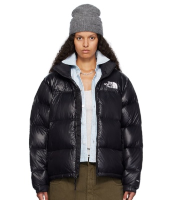 Jennie同款 首折！The North Face  SSENSE Exclusive 1996 亮面黑羽绒服<br />       7.5折 $248（约1799元）