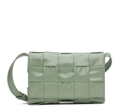 BOTTEGA VENETA Cassette 抹茶色色邮差包<br />       $1200（约8787.36元）