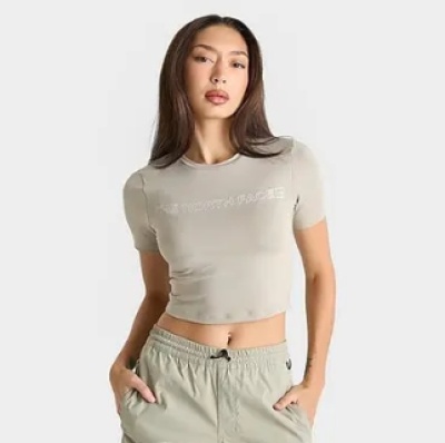 The North Face 北面修身T恤<br />       3.3折 $15（约108.24元）