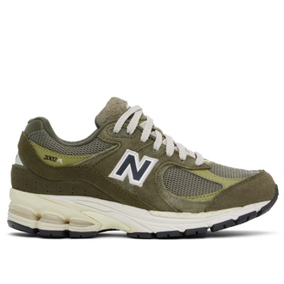 好价！New Balance 2002R 绿色绒面革运动鞋<br />       4.5折 $63（约453.29元）