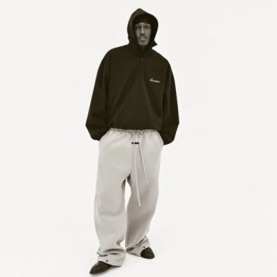SSENSE：F.O.G Essentials FW25秋冬系列上新<br />       连帽衫$120 抓绒外套$150