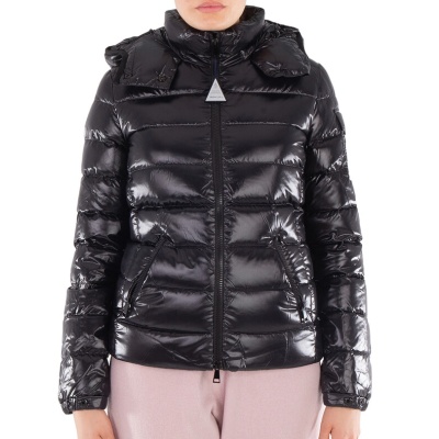 Moncler 亮面抽绳羽绒服<br />       4.5折 $804（约5740.4元）