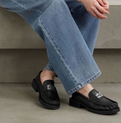 Ganni 蝴蝶 logo 压花皮质乐福鞋<br />       4.5折 $223（约1591.53元）