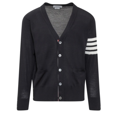 金智媛同款！Thom Browne 4-Bar 羊毛开衫<br />&nbsp;&nbsp;&nbsp;&nbsp;&nbsp;&nbsp;&nbsp;3.7折&nbsp;$578.72（约4064.99元）