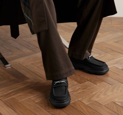 BURBERRY 磨砂皮乐福鞋<br />&nbsp;&nbsp;&nbsp;&nbsp;&nbsp;&nbsp;&nbsp;3.5折&nbsp;$417（约2920.21元）