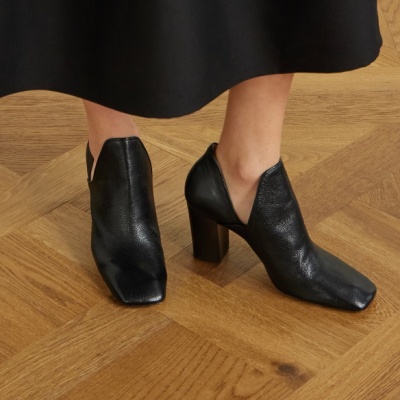 LEMAIRE D'Orsay 皮革高跟鞋<br />&nbsp;&nbsp;&nbsp;&nbsp;&nbsp;&nbsp;&nbsp;5.1折&nbsp;HK$3519（约3163.58元）