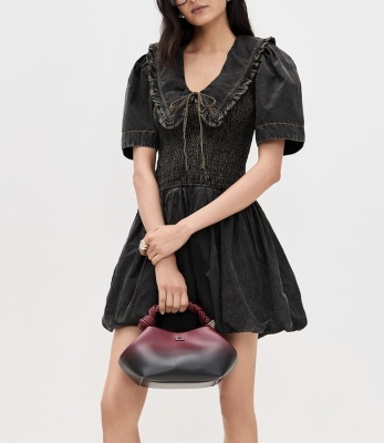 Ganni Garment 泡泡袖连衣裙<br />&nbsp;&nbsp;&nbsp;&nbsp;&nbsp;&nbsp;&nbsp;4.5折&nbsp;$168.75（约1179.26元）