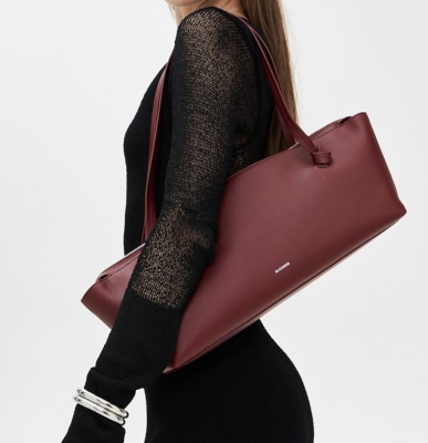 Jil Sander Knot 肩包<br />&nbsp;&nbsp;&nbsp;&nbsp;&nbsp;&nbsp;&nbsp;2.8折&nbsp;$742（约5160.39元）