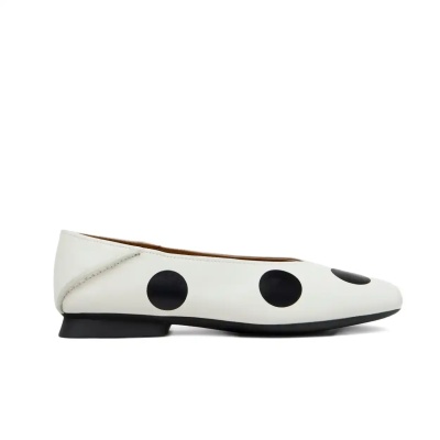 满￥2100享9折 Camper Casi Myra 波点芭蕾平底鞋<br />&nbsp;&nbsp;&nbsp;&nbsp;&nbsp;&nbsp;&nbsp;9折&nbsp;¥1115.1