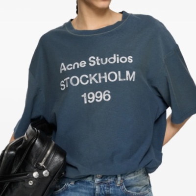 港站定价优势 满额享9折！ACNE STUDIOS 1996 徽标蓝色短袖T恤<br />&nbsp;&nbsp;&nbsp;&nbsp;&nbsp;&nbsp;&nbsp;9折&nbsp;HK$2403.9（约2096.92元）
