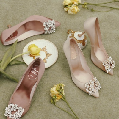 THE OUTNET 美站：Roger Vivier 千金感美鞋 皮革芭蕾平底鞋$447<br />&nbsp;&nbsp;&nbsp;&nbsp;&nbsp;&nbsp;&nbsp;低至2折+部分额外6.4折