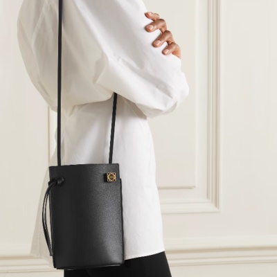 Loewe 罗意威 Dice 手机包<br />&nbsp;&nbsp;&nbsp;&nbsp;&nbsp;&nbsp;&nbsp;6折&nbsp;HK$4551.75（约3951.37元）