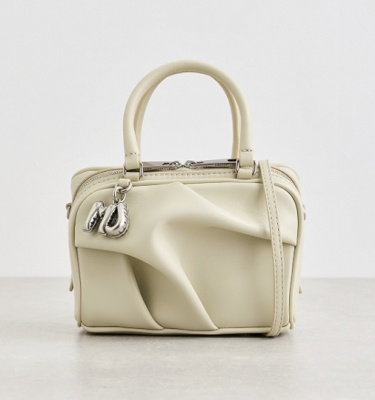 Marc Jacobs The Micro Bauletto 包包<br />&nbsp;&nbsp;&nbsp;&nbsp;&nbsp;&nbsp;&nbsp;4.9折&nbsp;$195.02（约1323.43元）