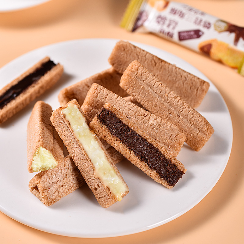 【券后价:2.4元】 30包【不多言】夹心威化饼熔岩三角酥 - 美杰食品专营店