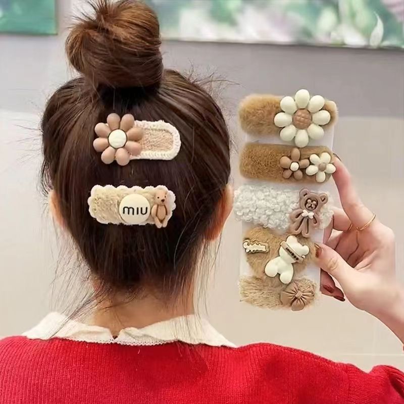 【券后价:9.9元】 秋冬花朵卡通毛毛发夹5个