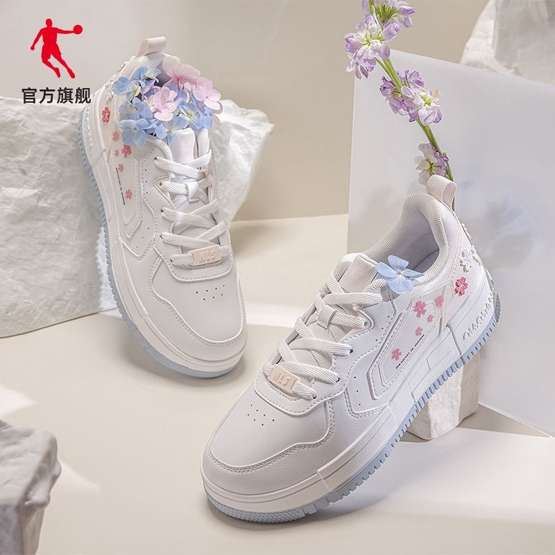 【券后价:137元】 【到手94】乔丹秋冬新款厚底印花小白鞋 - 乔丹官方旗舰店