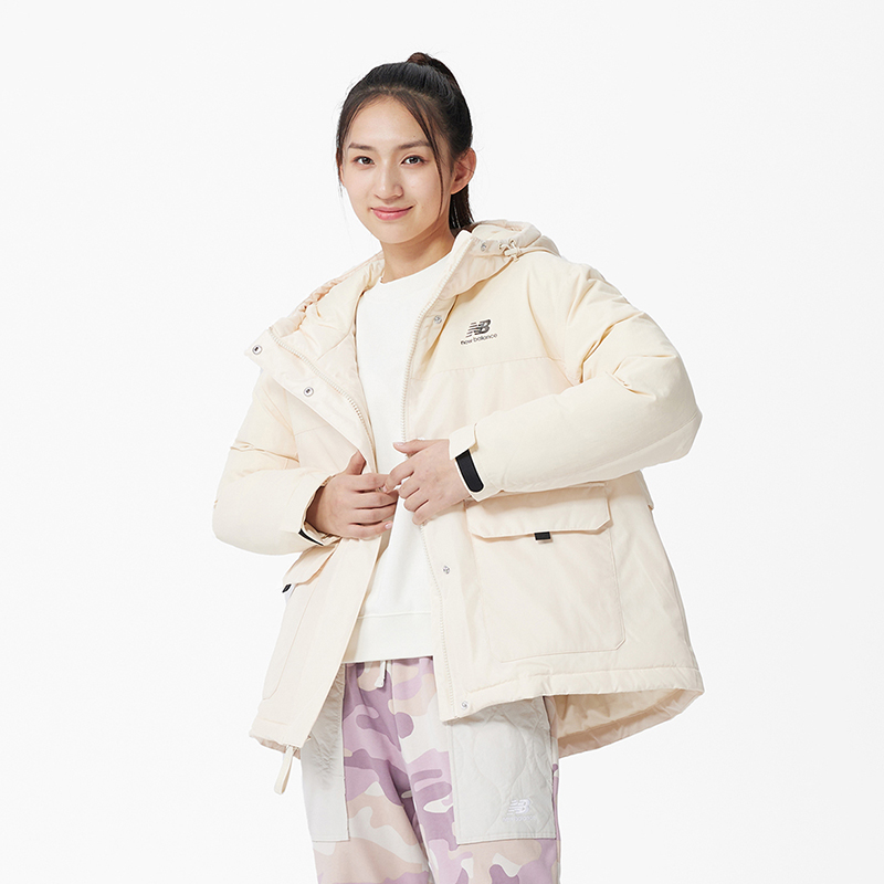 【券后价:608.37元】 NB官方正品女款休闲连帽鸭绒保暖羽绒服 - New Balance官方旗舰店